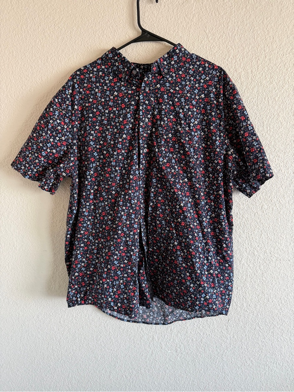 George Short-Sleeve Button-Down Shirt in Navy with Red & White Floral Print